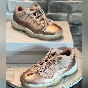 Nike Air Jordan 11 Retro Low Rose Gold Women’s size 7 gently used excellent